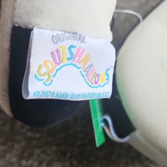 Kids Squishmallows Festive Kitten Slippers With Santa Hat - Picture 4 of 4